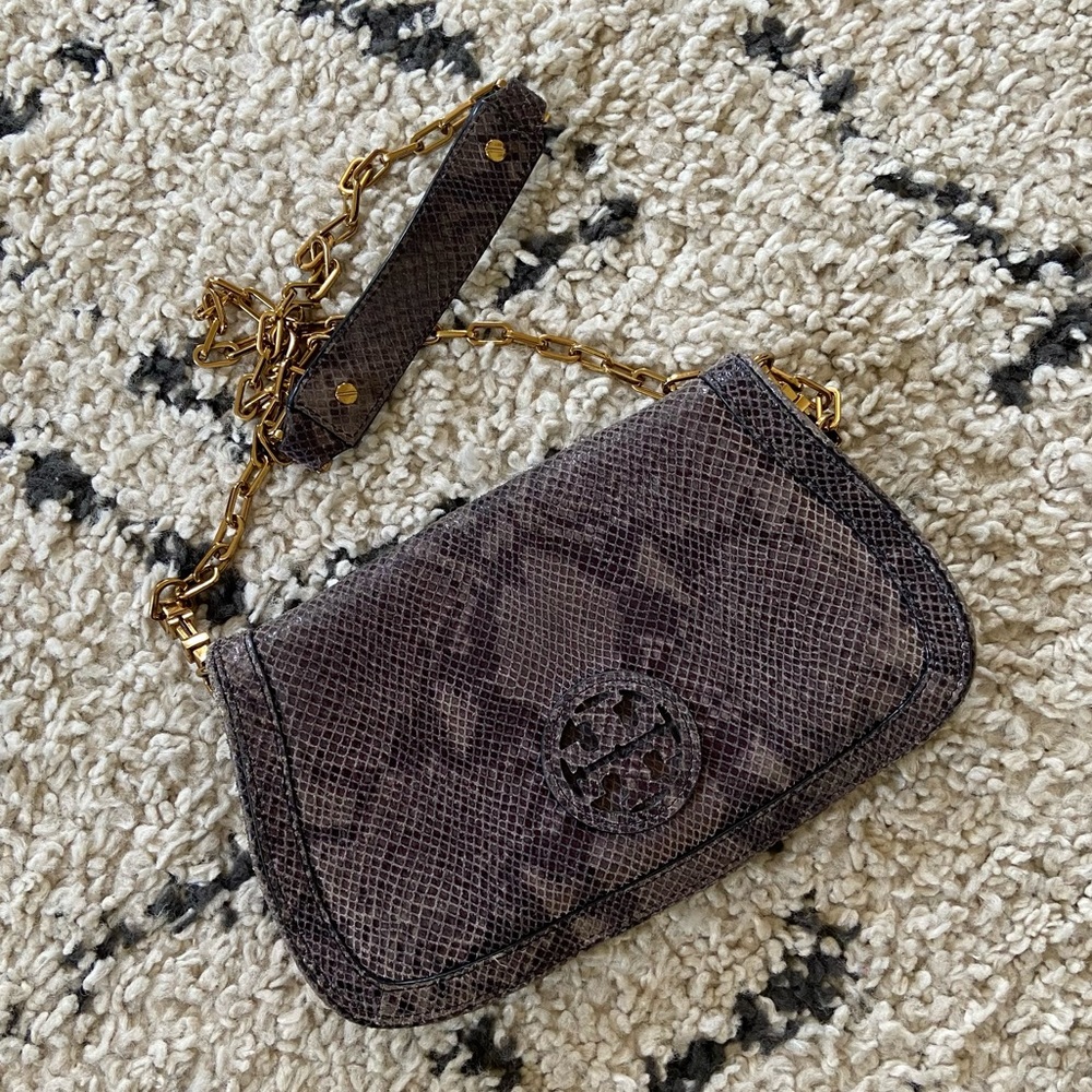 Tory Burch Amanda Logo Flap Clutch - Snakeskin